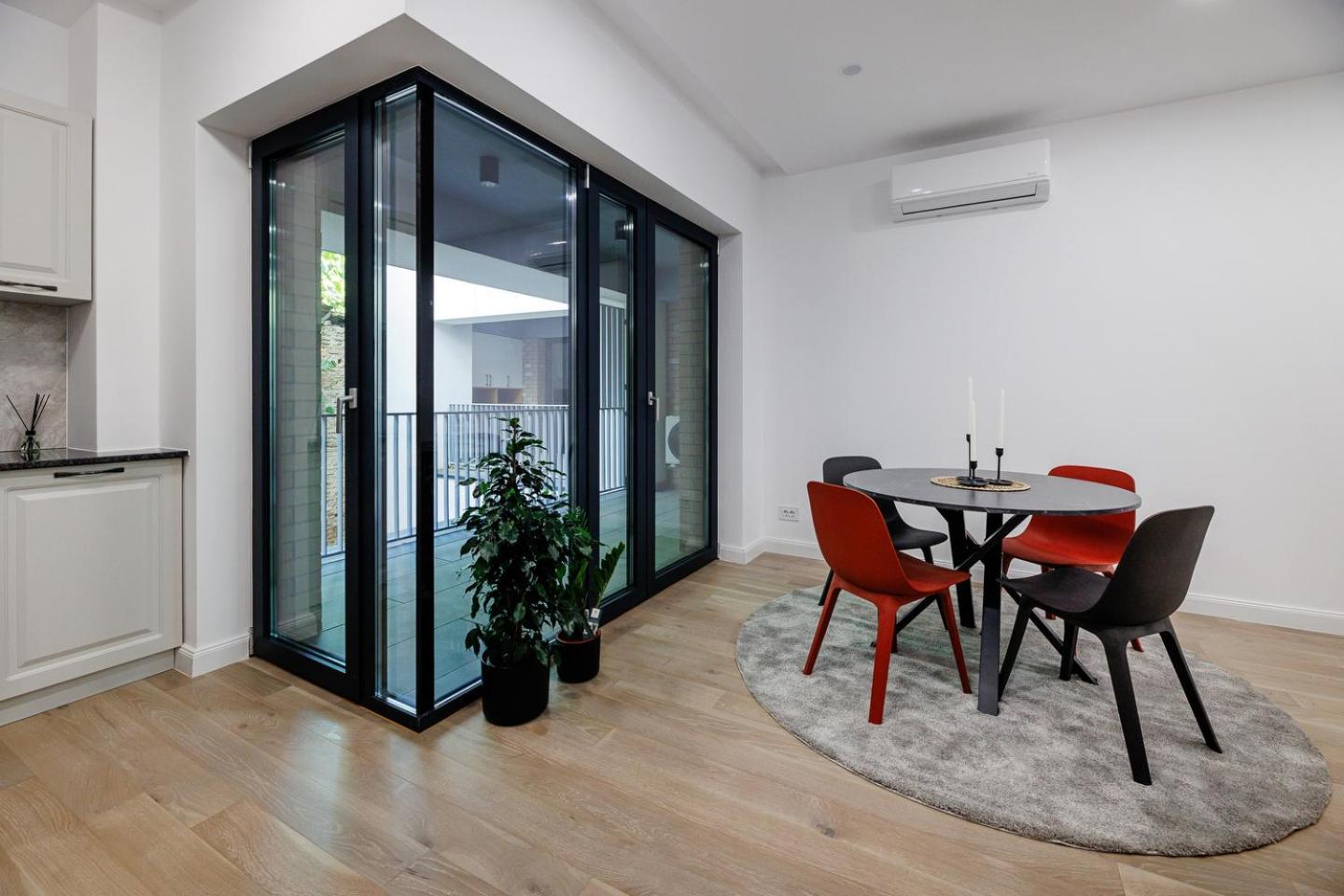 The Corner Luxe Apartment Bukarest Eksteriør billede