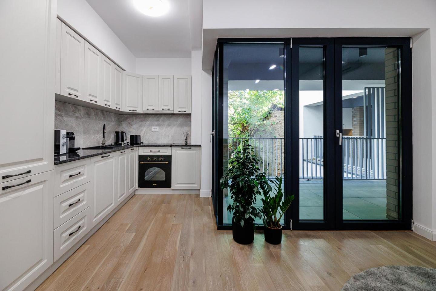 The Corner Luxe Apartment Bukarest Eksteriør billede